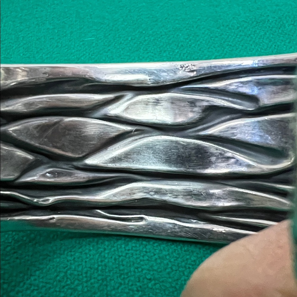 Elegant Silver Wave Bangle Bracelet - Picture 3 of 3